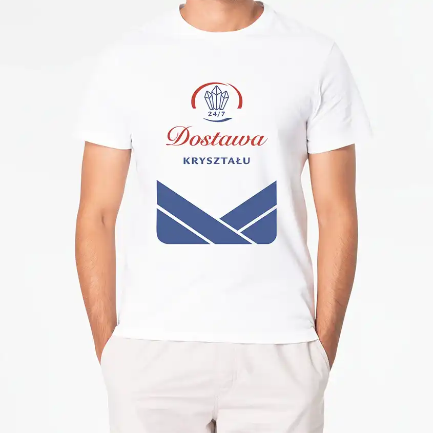 Biała koszulka z napisem Dostawa Kryształu i graficznym motywem kryształu oraz koperty