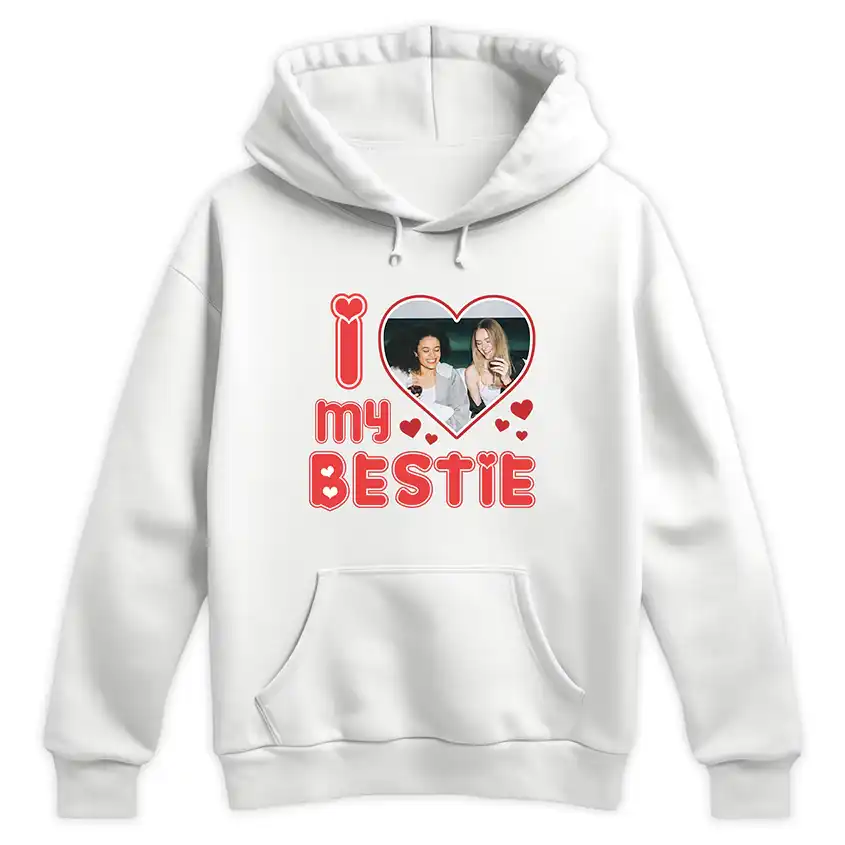 Biała bluza z kapturem z nadrukiem I love my bestie i zdjęciem przyjaciółek w sercu