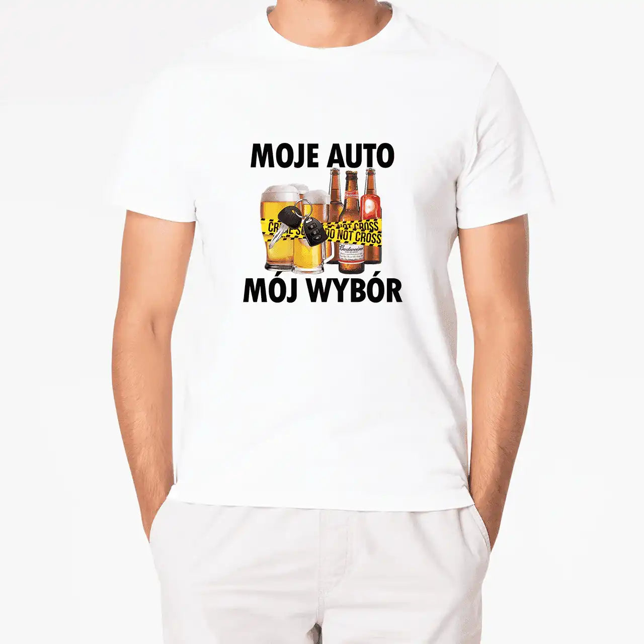 Biały t-shirt z nadrukiem MOJE AUTO MÓJ WYBÓR, piwem i policyjną taśmą