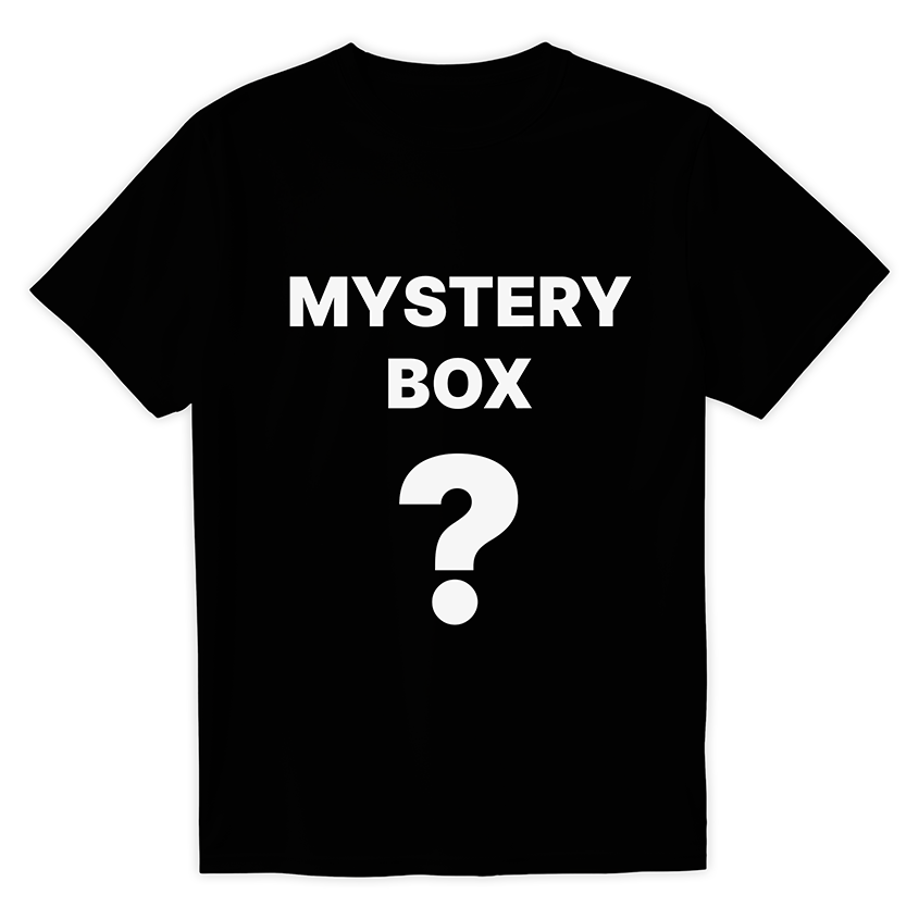 Czarna koszulka z napisem MYSTERY BOX i białym znakiem zapytania na przodzie