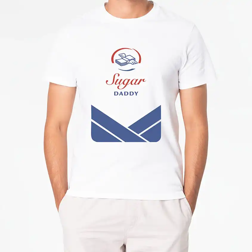 Biała koszulka z napisem Sugar Daddy i niebieskim graficznym wzorem na przodzie