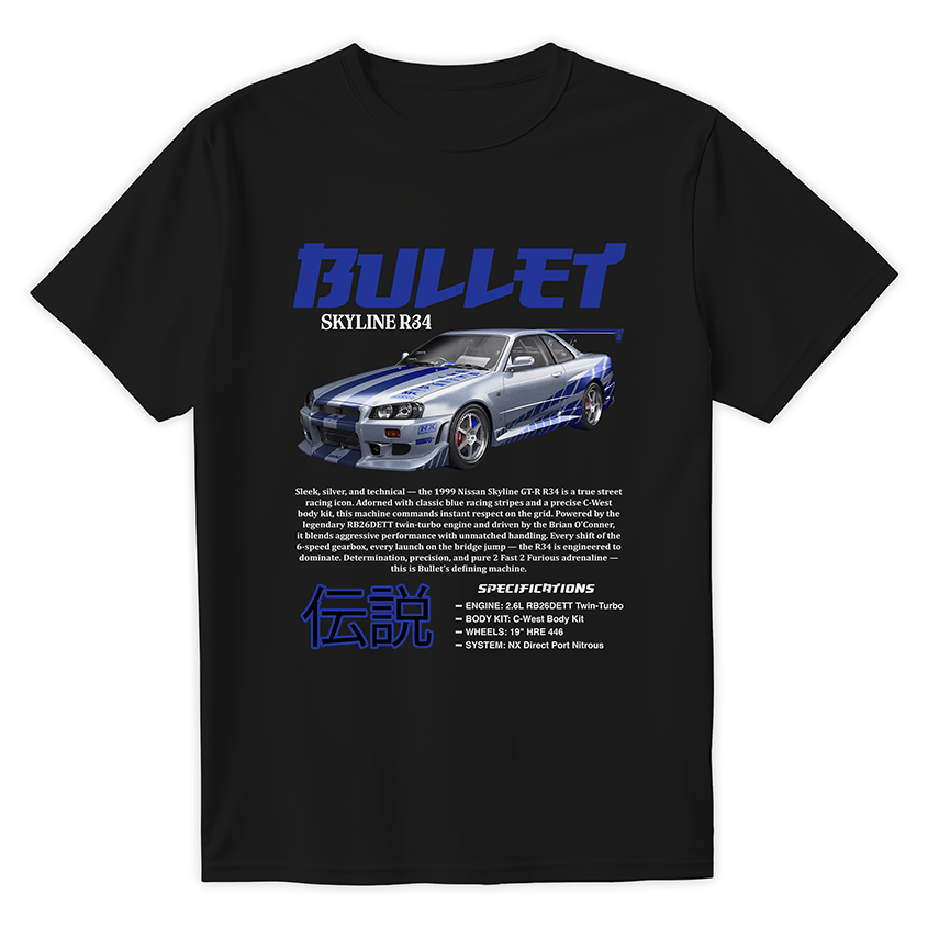 Czarna koszulka z nadrukiem srebrnego Nissana Skyline R34 z niebieskimi pasami, napis Bullet, japońskie litery i specyfikacja tuningowa, styl Y2K JDM.