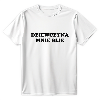 Biała koszulka z zabawnym nadrukiem DZIEWCZYNA MNIE BIJE idealna na prezent