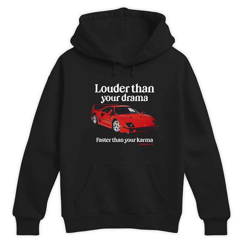 Czarna bluza z kapturem typu hoodie z nadrukiem retro samochodu Ferrari F40 z efektem halftone oraz hasłem Louder than your drama, faster than your karma
