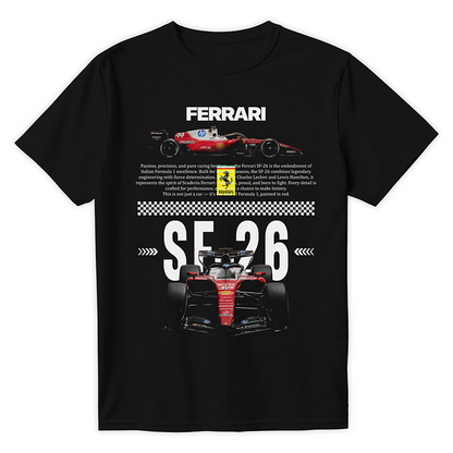 Czarna koszulka bawełniana z dużym, nowoczesnym nadrukiem halftone bolidu Formuły 1 Scuderia Ferrari SF-26 na sezon 2026 z nazwiskami Leclerc i Hamilton