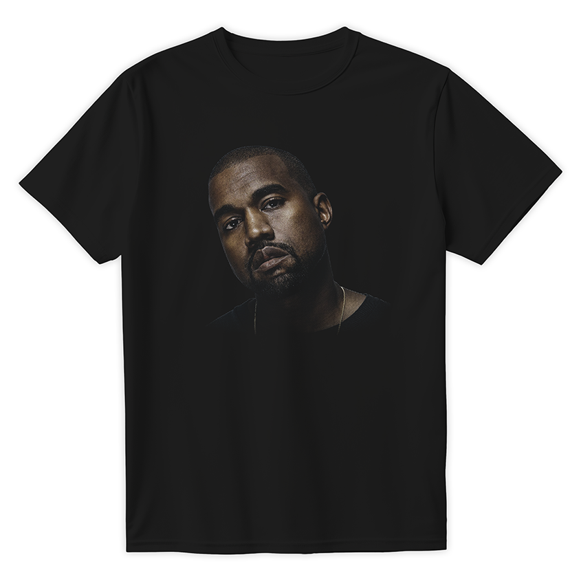 Czarna koszulka z nadrukiem twarzy Kanye Westa w stylu streetwear, dostępna w wersji kolorowej i monochromatycznej