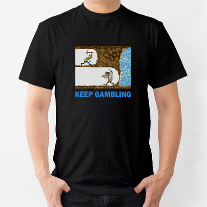 Śmieszna czarna koszulka na modelu z kultowym memem o dwóch górnikach kopiących diamenty i napisem KEEP GAMBLING