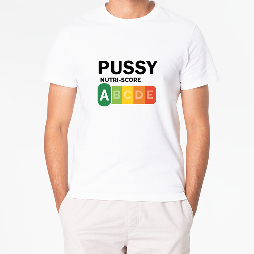 Biała koszulka z nadrukiem PUSSY NUTRI-SCORE i kolorową skalą A B C D E