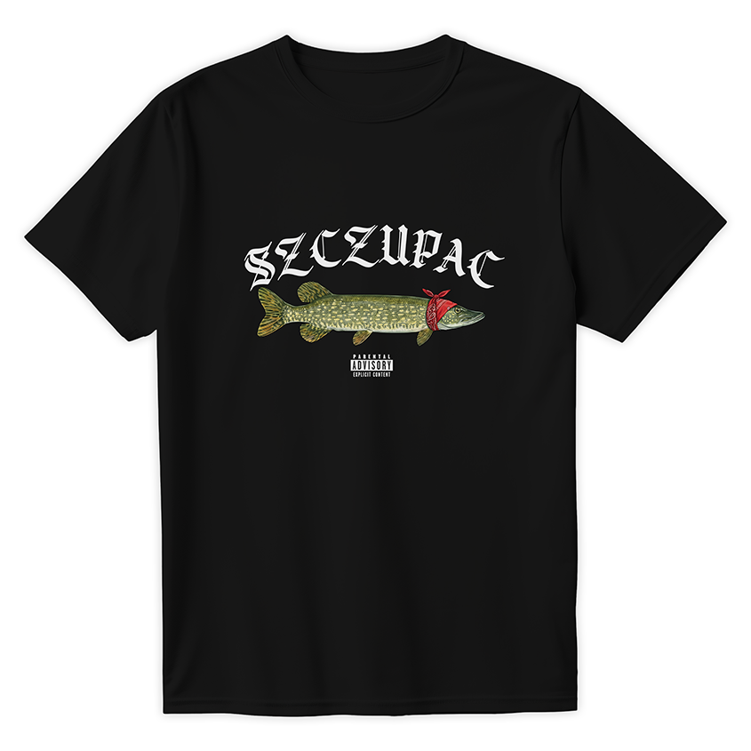Czarna koszulka z nadrukiem szczupaka w czerwonej bandanie z napisem SZCZUPAC zapisanym gotycką czcionką oraz logiem Parental Advisory