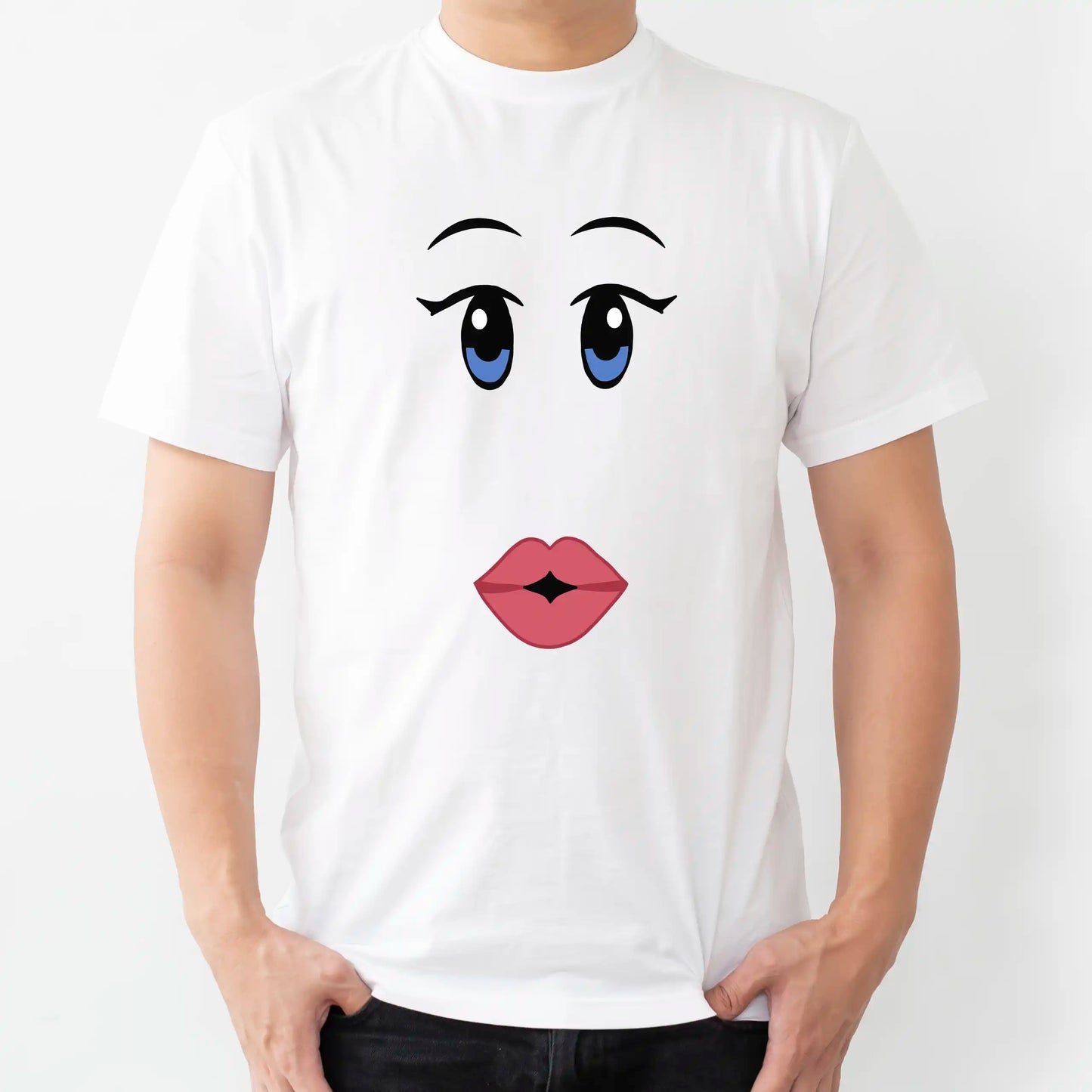 Biała koszulka streetwearowa z nadrukiem wielkich, niebieskich oczu i otwartych ust kultowej twarzy Sapphire Gaze z Roblox