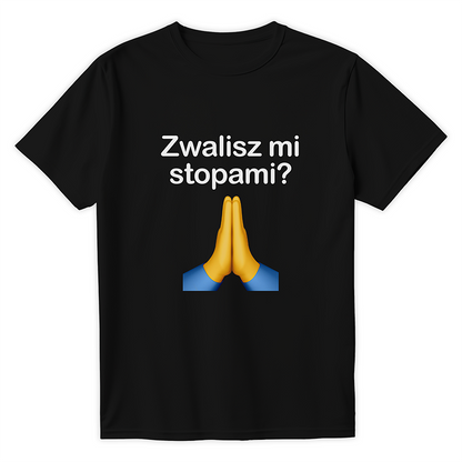 Czarna koszulka z kontrowersyjnym napisem zwalisz mi stopami i emotikoną złożonych dłoni, idealna na śmieszny prank dla znajomych